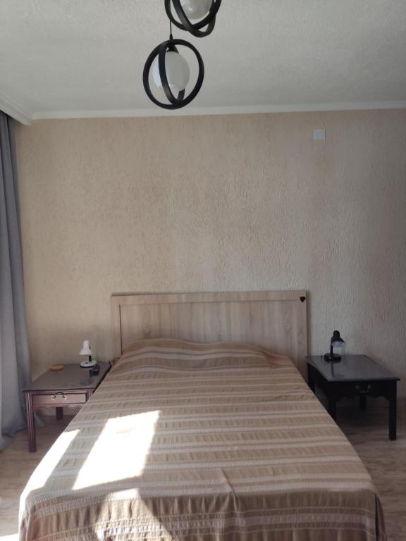 Postel nebo postele na pokoji v ubytování kaprovani Kako