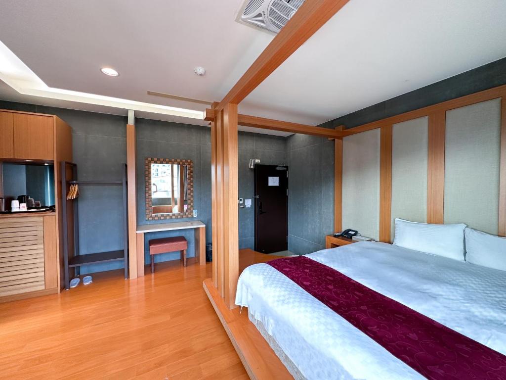 Postel nebo postele na pokoji v ubytování Li Quan Hot Spring Resort