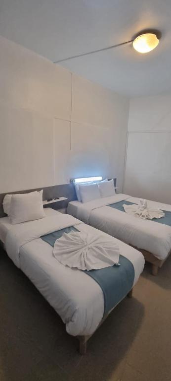 Cama ou camas em um quarto em Hotel Aboukir