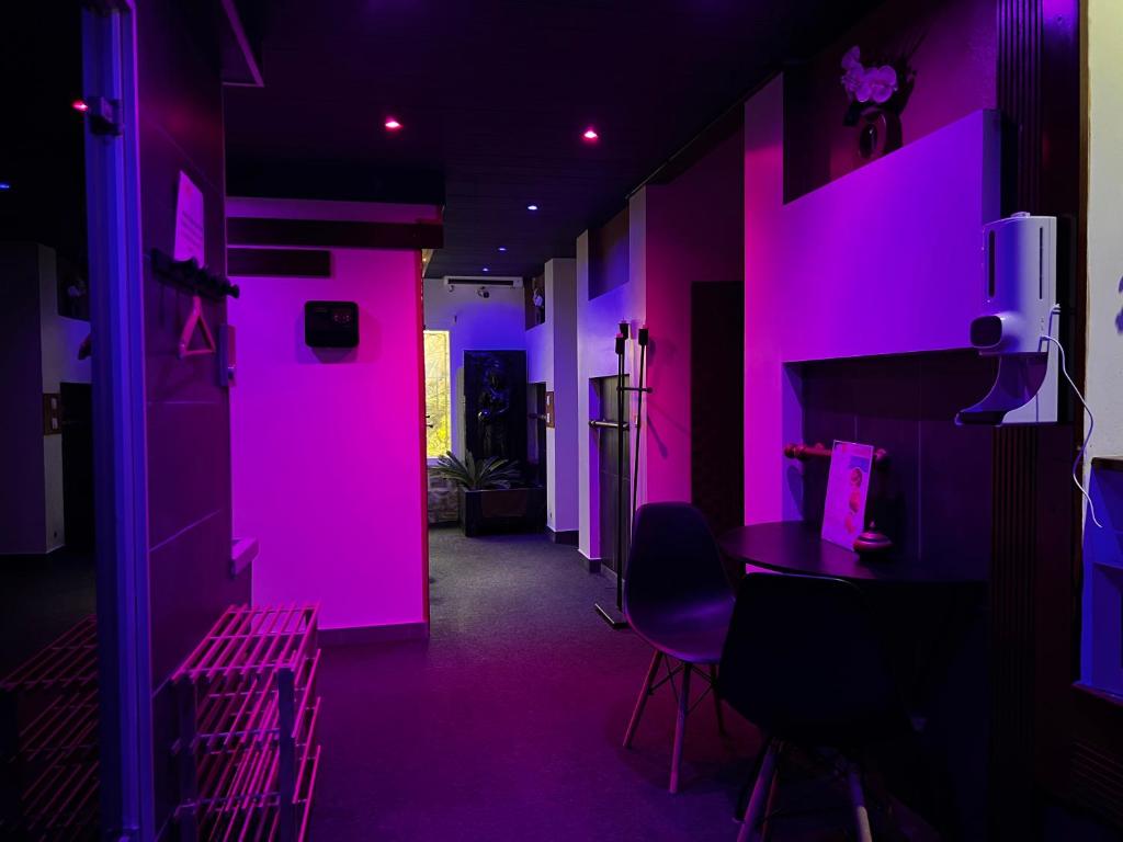 a room with pink and purple lights in a room at Mas La Farelle Chambre d&#39;hote,Fitness &amp; Salle de jeux Gratuite &amp; SPA en supplément in Nîmes