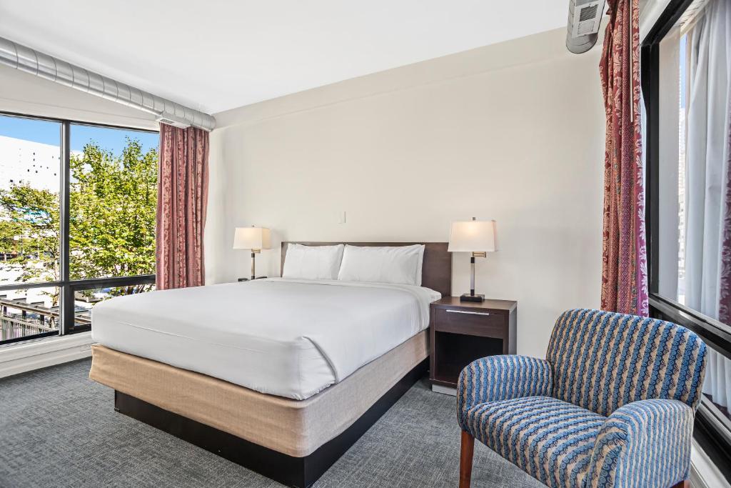 Ohio House Motel - King Suite With Sofa Bed - Non-Smoking