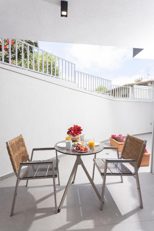 Notos Premium Holiday Apartments - 12