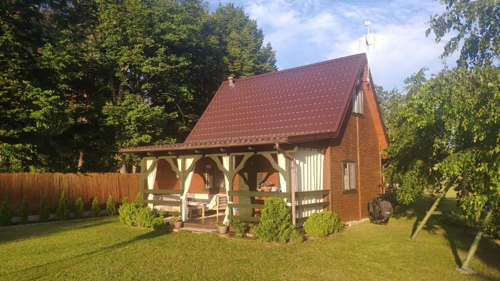 Uroczy drewniany domek w Charzykowach