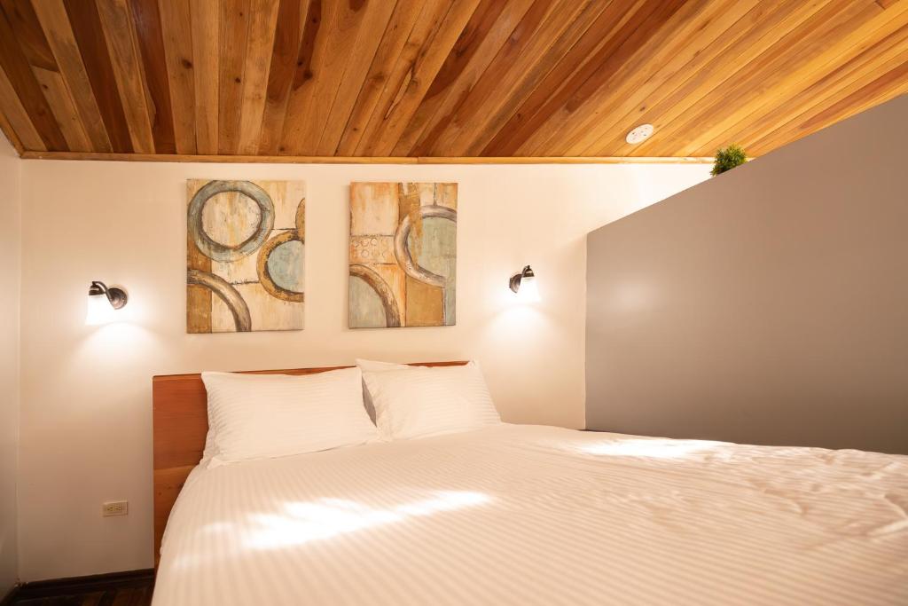 Katil atau katil-katil dalam bilik di Gamaí Monteverde Tiny House