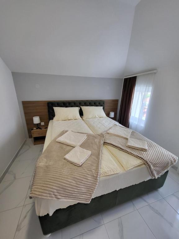 Postel nebo postele na pokoji v ubytování Vila Pčelica Petra