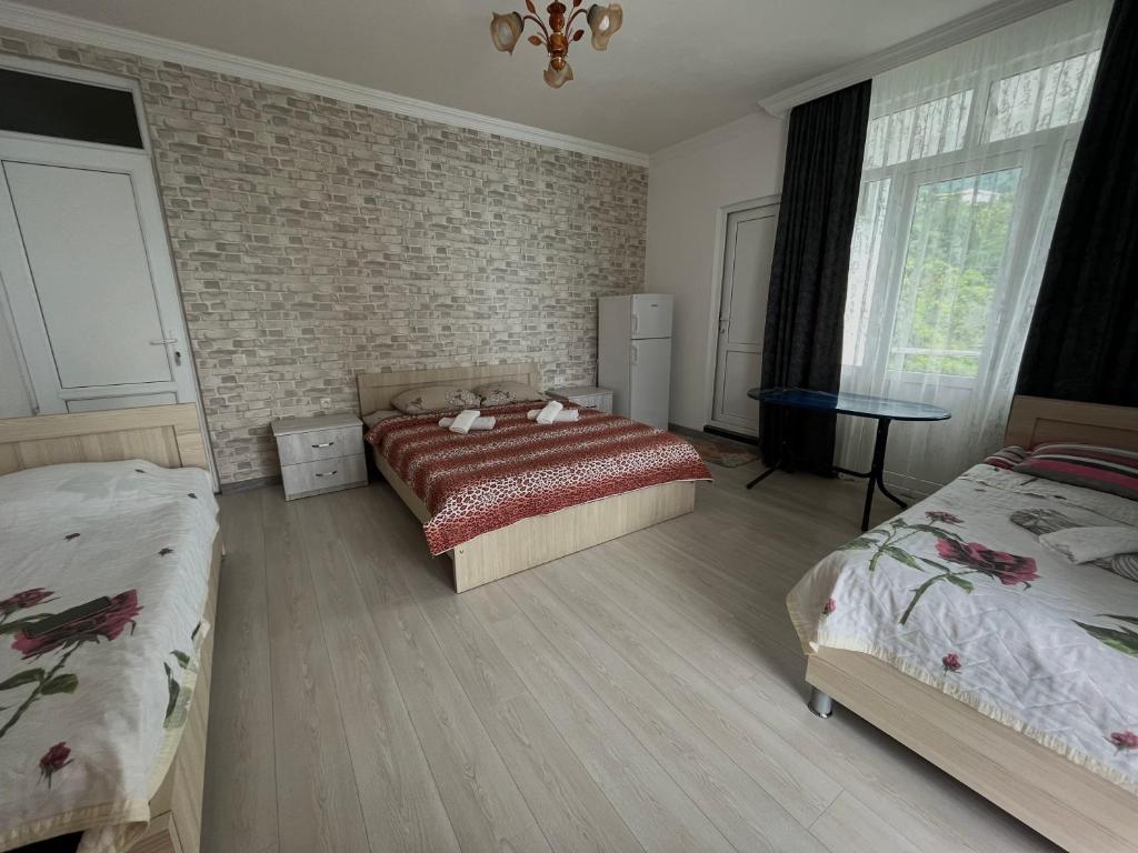 Postel nebo postele na pokoji v ubytování Zuri Kvariati