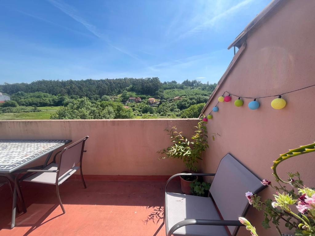 A balcony or terrace at Ático con magnifica terraza en Boiro