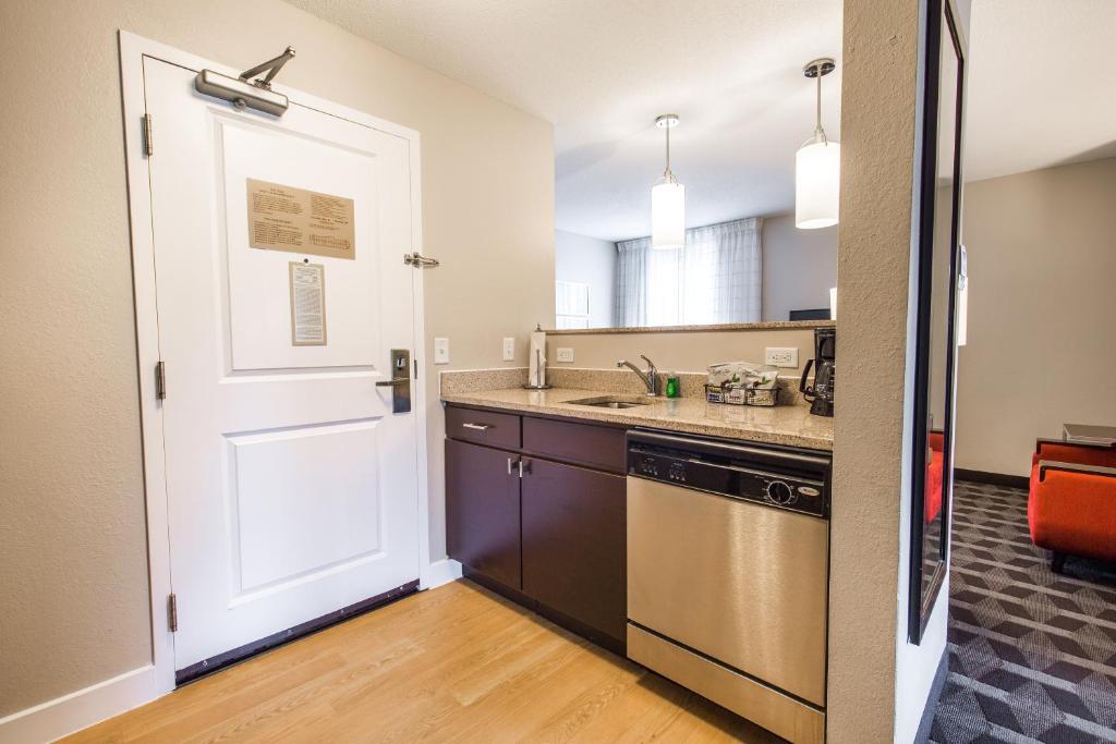 TownePlace Suites by Marriott Gilford - Familiesuite, Suite Met 2 Slaapkamers En 2 Kamers