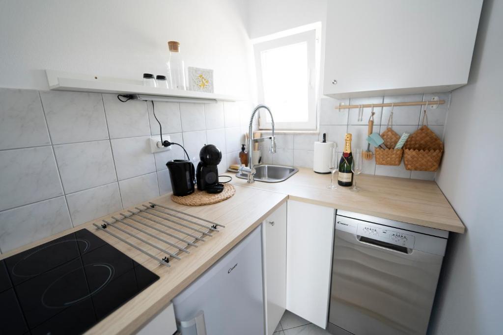 Kuchyň nebo kuchyňský kout v ubytování L'infini Sea View apartments Zubovići