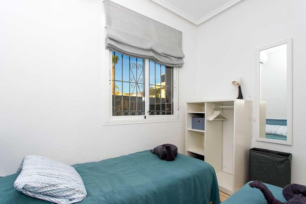 Postel nebo postele na pokoji v ubytování CH Casa Clementina Rojales