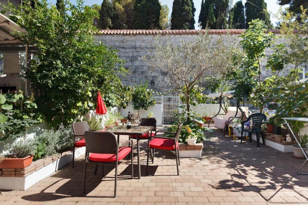Apartment with large garden in the heart of Split