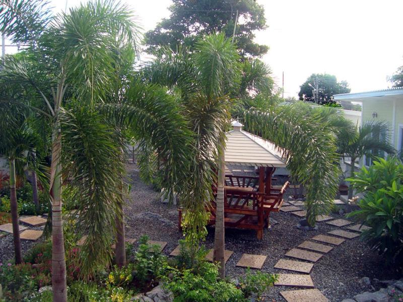 Zahrada ubytování Charlie's Bungalows