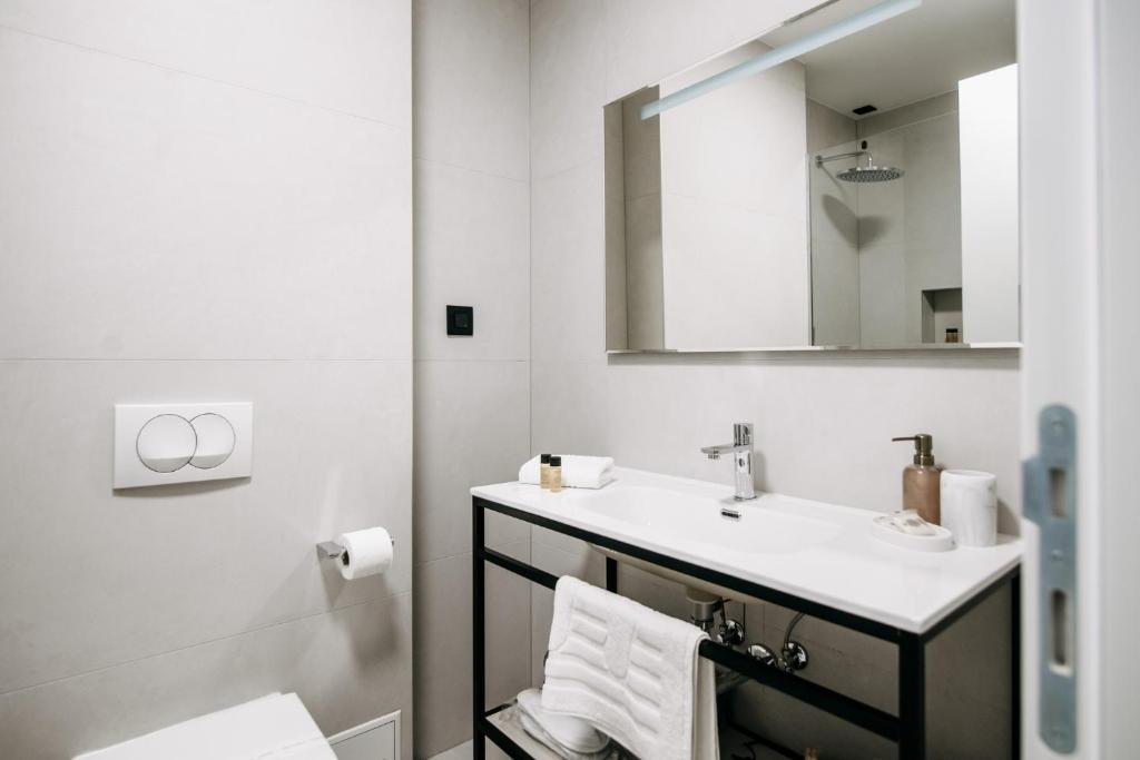 KALA LUXURY ROOMS by DuHomes - 17