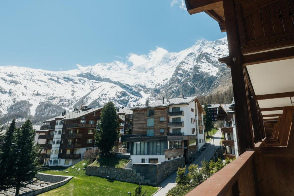 Nespecifikovaný výhled na hory nebo výhled na hory při pohledu z hotelu