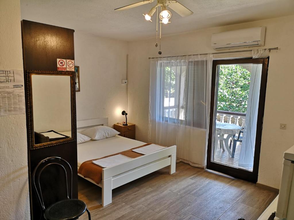 Postel nebo postele na pokoji v ubytování Apartments MINT Povljana - 50m from sandy beach