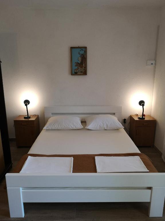 Postel nebo postele na pokoji v ubytování Apartments MINT Povljana - 50m from sandy beach