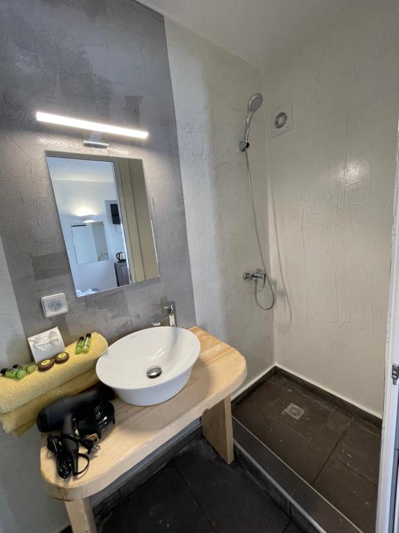 Ein Badezimmer in der Unterkunft Sun Springs Suites