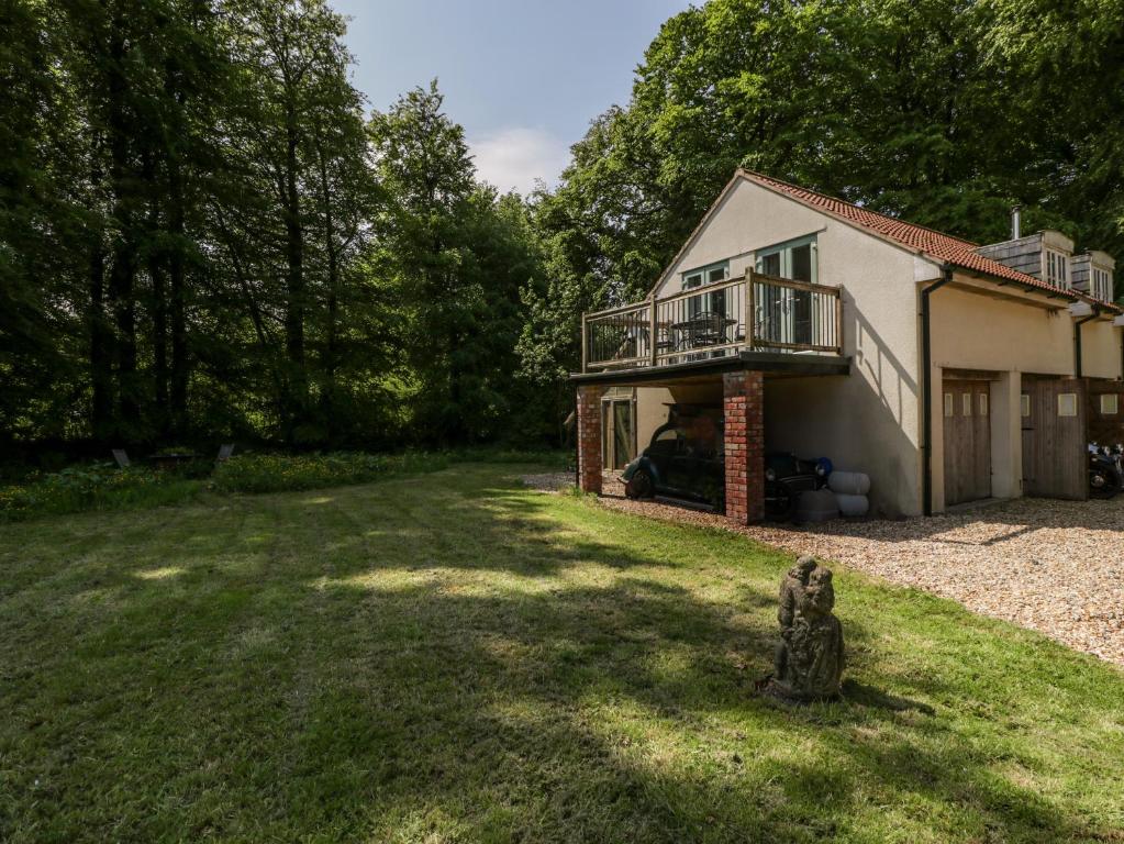 a house with a balcony and a yard at The Loft At Nordrach Lodge in Bristol