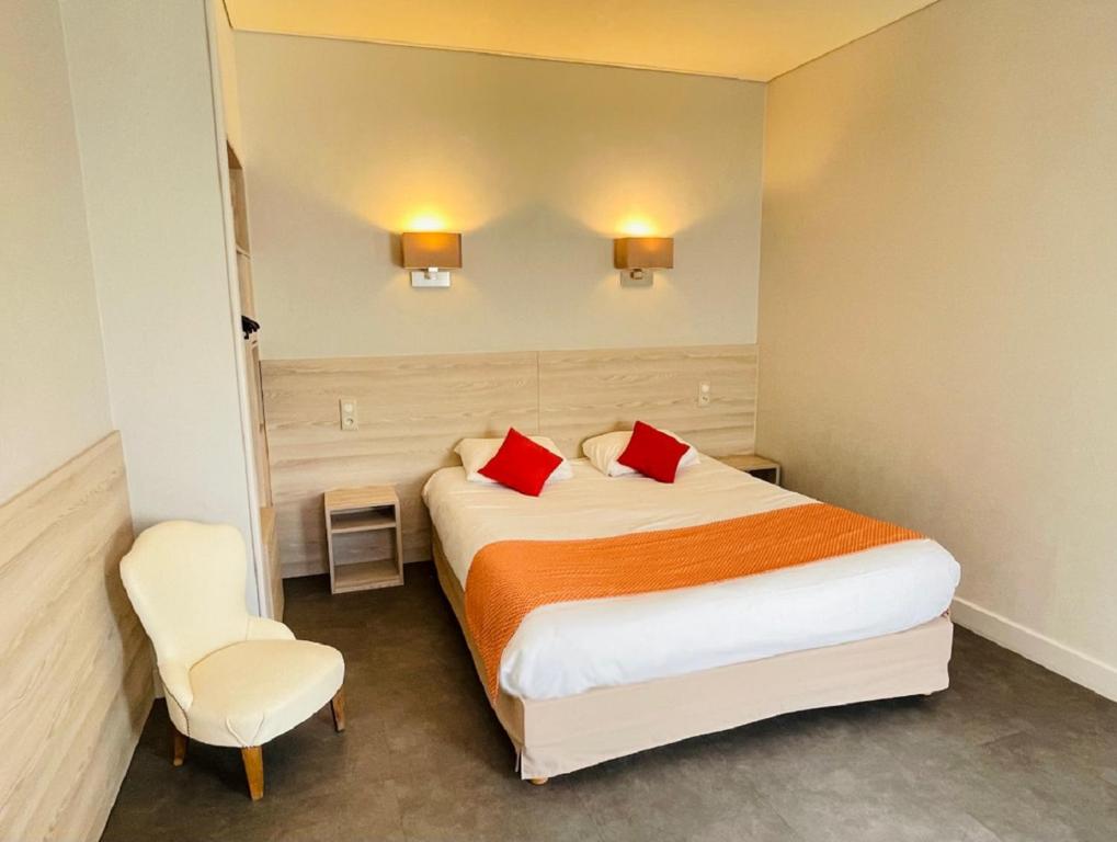 Logis Hôtel De Bretonnière - Beaune centre - Standard Room (1 Or 2 People)