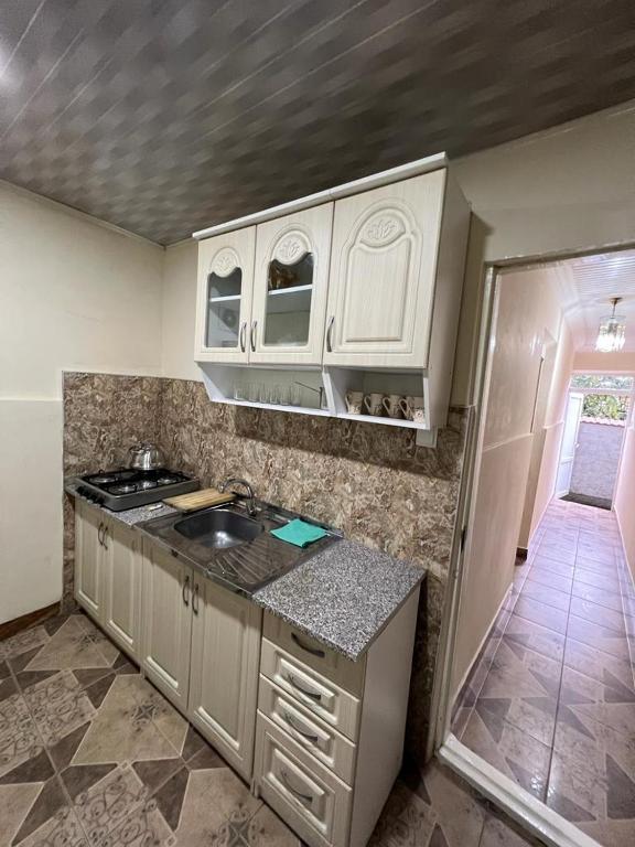 Kuchyň nebo kuchyňský kout v ubytování Linda Guest house