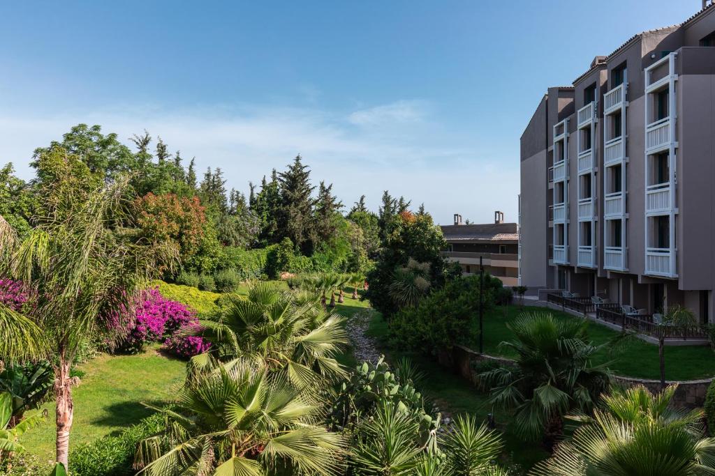Paloma Perissia - Standard Room With Land View