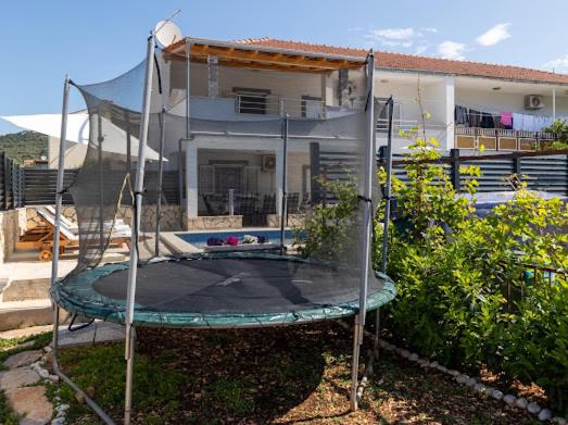 Balkón nebo terasa v ubytování House with pool Lile
