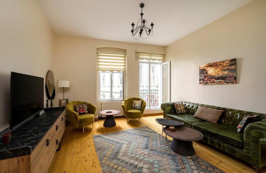 Rustic Cool Galata Tower 3bed2bath W Views! #85