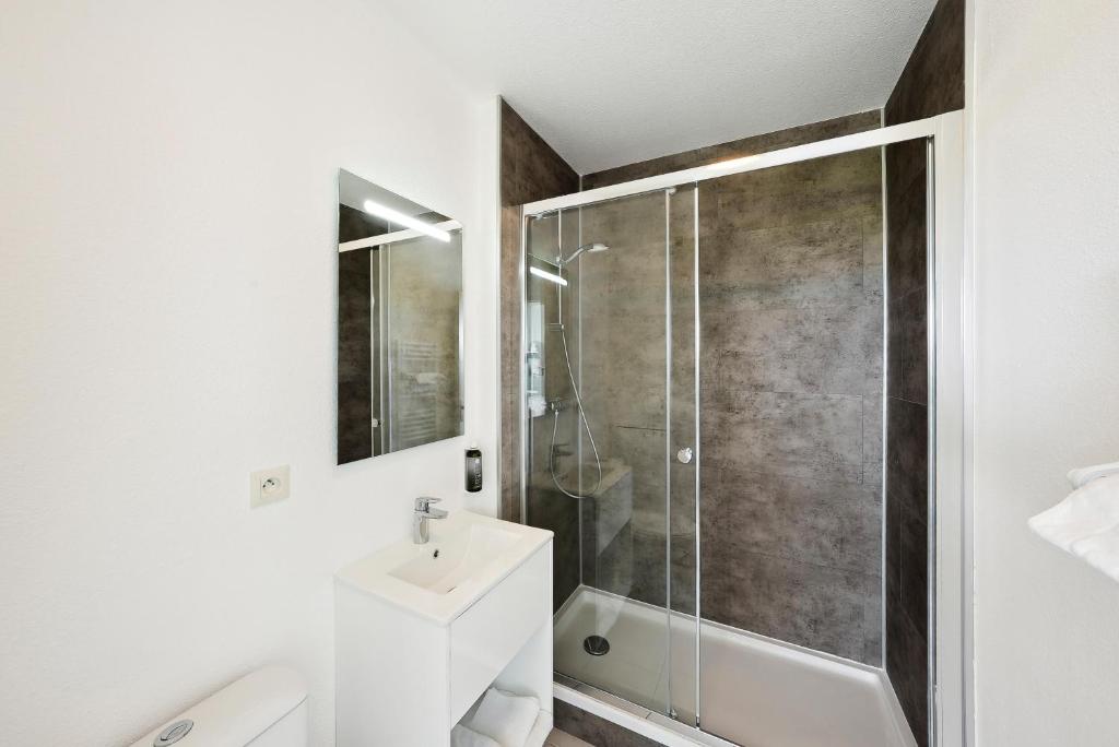 All Suites Appart Hôtel - Bassin d'Arcachon - Dune du Pilat - Economic Apartment With Double Bed And Sofa Bed