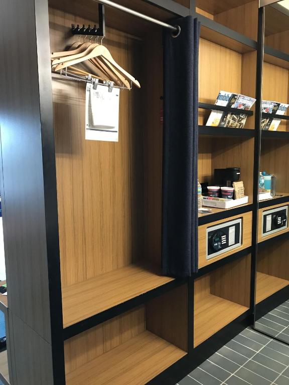 Aloft Houston by the Galleria - King Room With Roll-in Shower - Mobility And Hearing Accessible