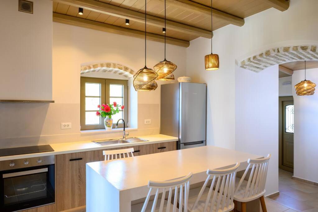 Kuchyň nebo kuchyňský kout v ubytování Manolis House