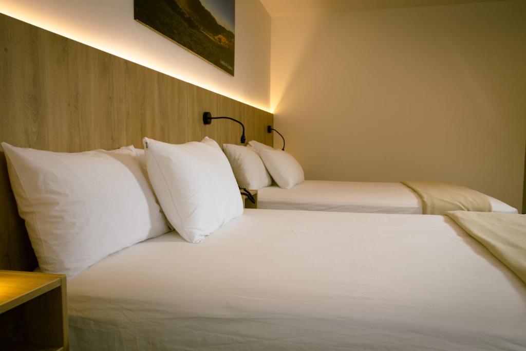 Baños del Inca Premium Hotel - Deluxe Queen Room With Two Queen Beds