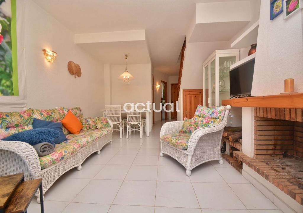 A seating area at LAS GAVIOTAS 13