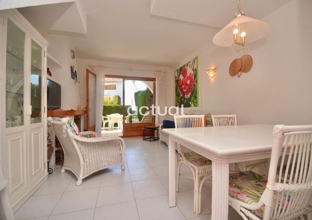 A seating area at LAS GAVIOTAS 13