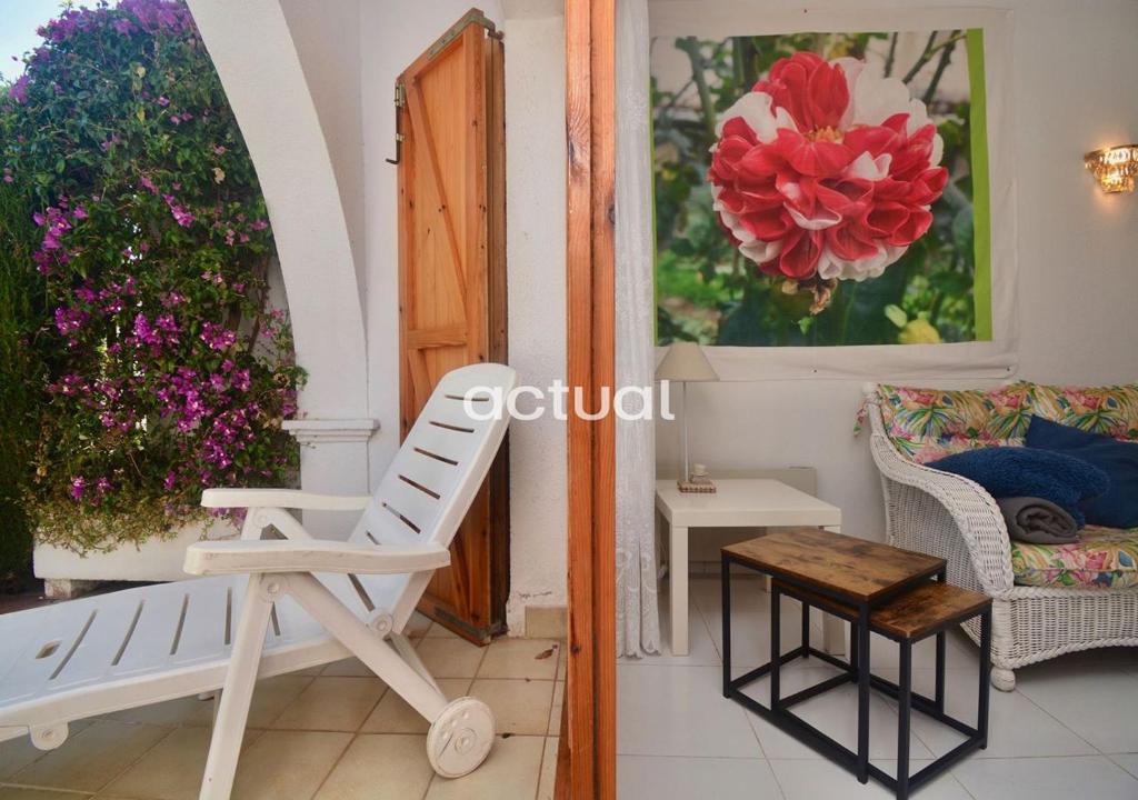 A seating area at LAS GAVIOTAS 13