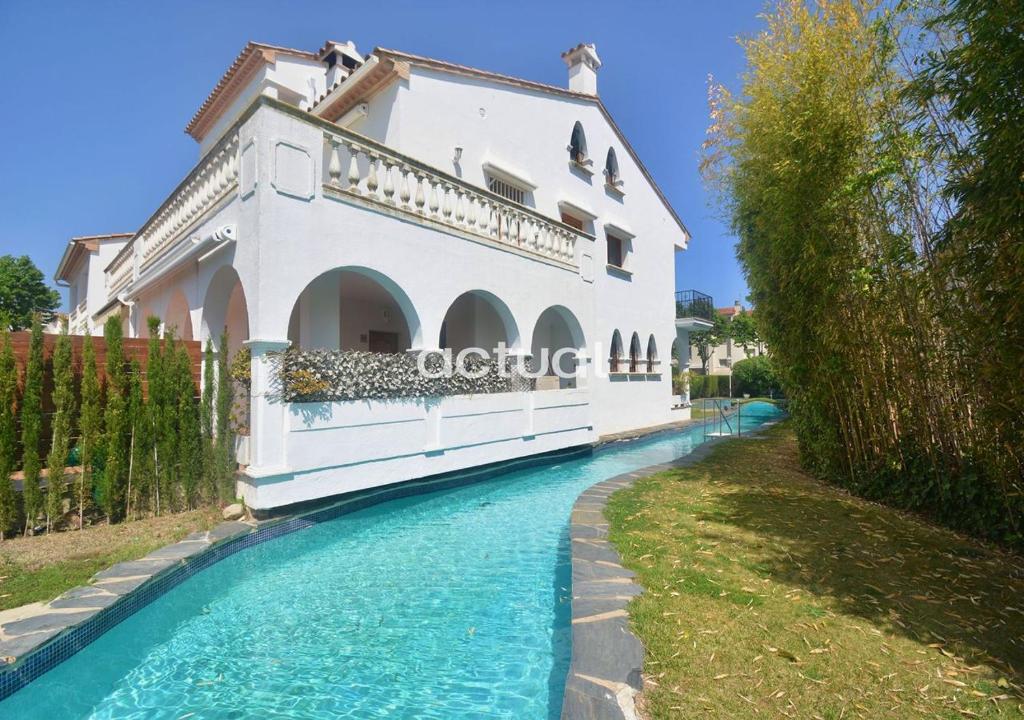 The swimming pool at or close to LAS GAVIOTAS 13