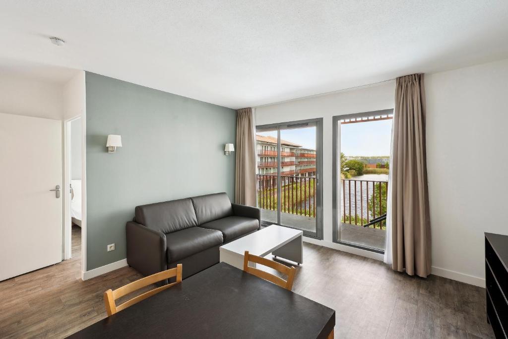 All Suites Appart Hôtel - Bassin d'Arcachon - Dune du Pilat - Apartment With Double Bed And Sofa Bed - Lake Side