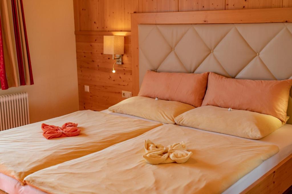 Postel nebo postele na pokoji v ubytování Hotel Garni Hochwurzen
