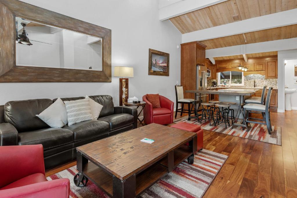 Köök või kööginurk majutusasutuses Snow Summit Thrush8 - Walk to Snow Summit Ski Resort