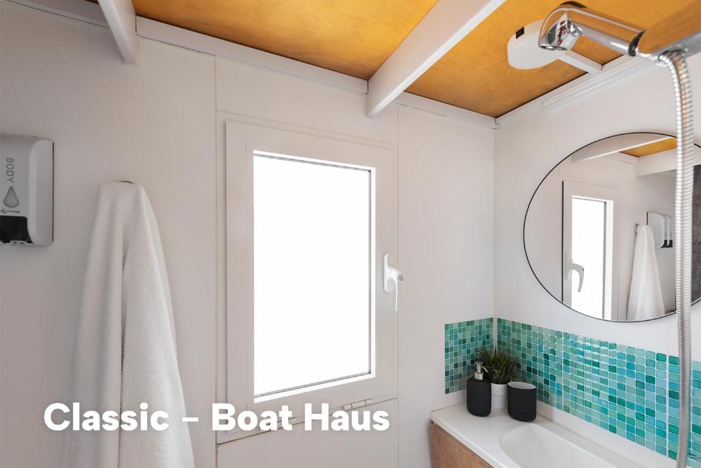 Fotografie z fotogalerie ubytování Boat Haus - Casas Flotantes frente a Gibraltar v destinaci La Línea de la Concepción