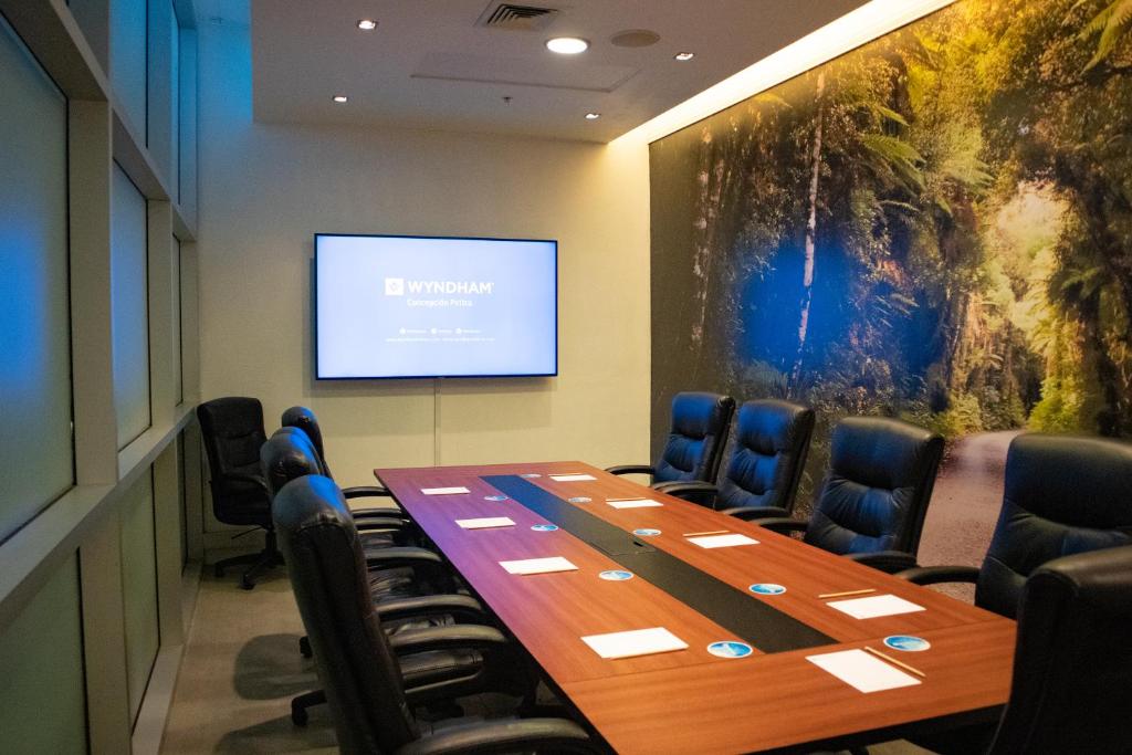 El área de trabajo o centro de convenciones de Wyndham Concepcion Pettra