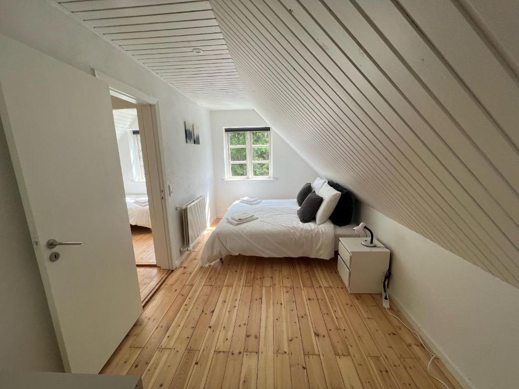 Fotografie z fotogalerie ubytování Lovely Two Story Rowhouse v destinaci Odense