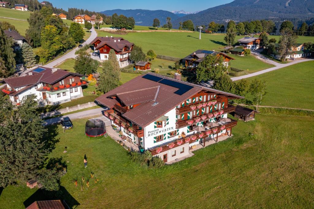 Nespecifikovaný výhled na hory nebo výhled na hory při pohledu z hotelu