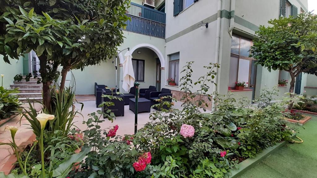 a courtyard of a building with flowers and plants at Pratza Froria in Villasimius