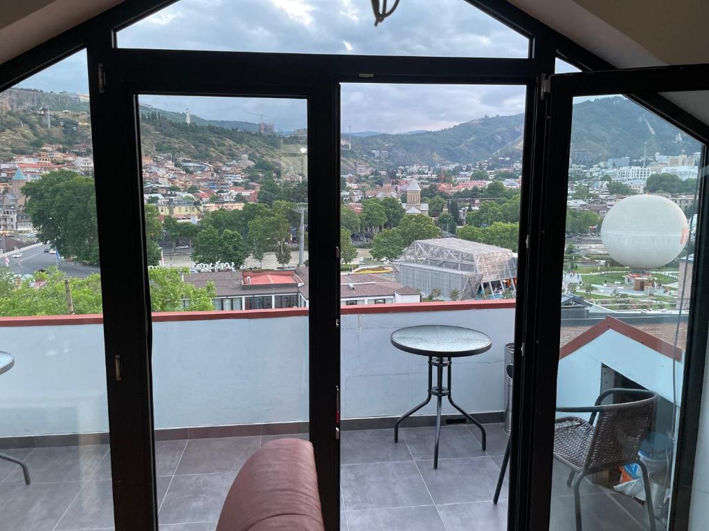Nespecifikovaný výhled na hory nebo výhled na hory při pohledu z hotelu