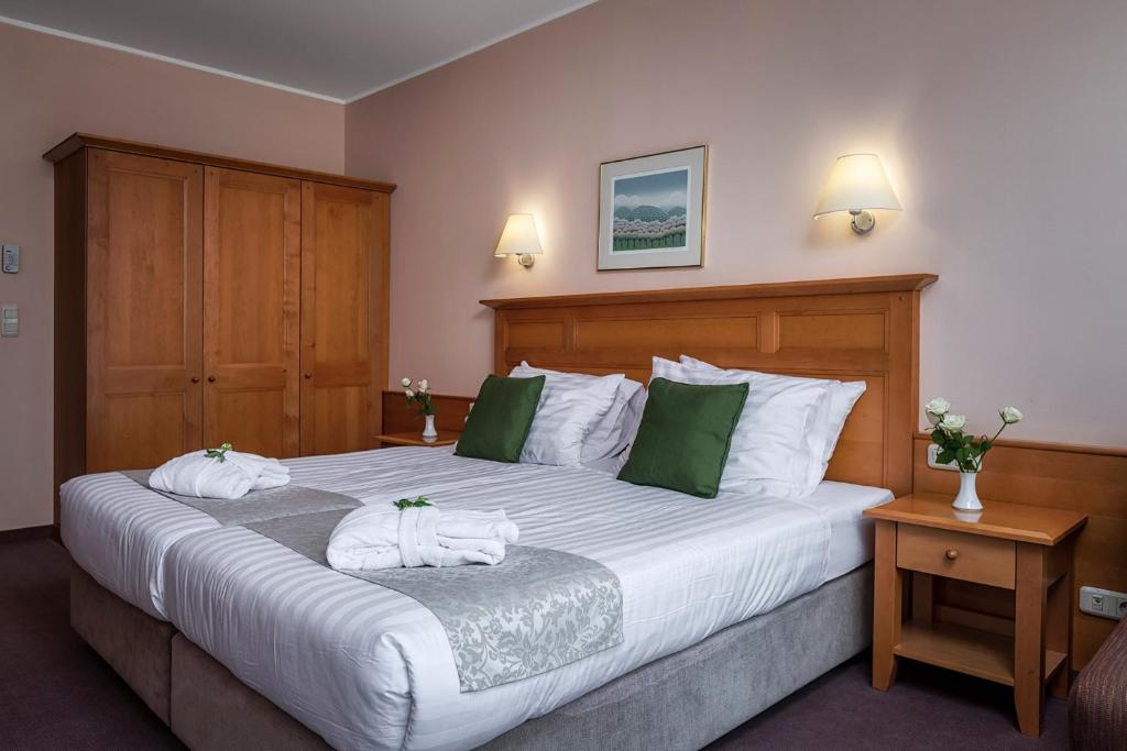 Postel nebo postele na pokoji v ubytování Grand Hotel BELLEVUE