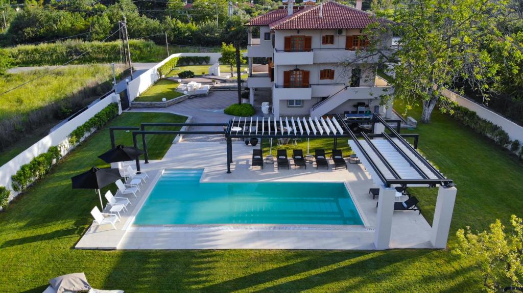 an overhead view of a swimming pool in a yard at Villa Elisabeth in Platamonas