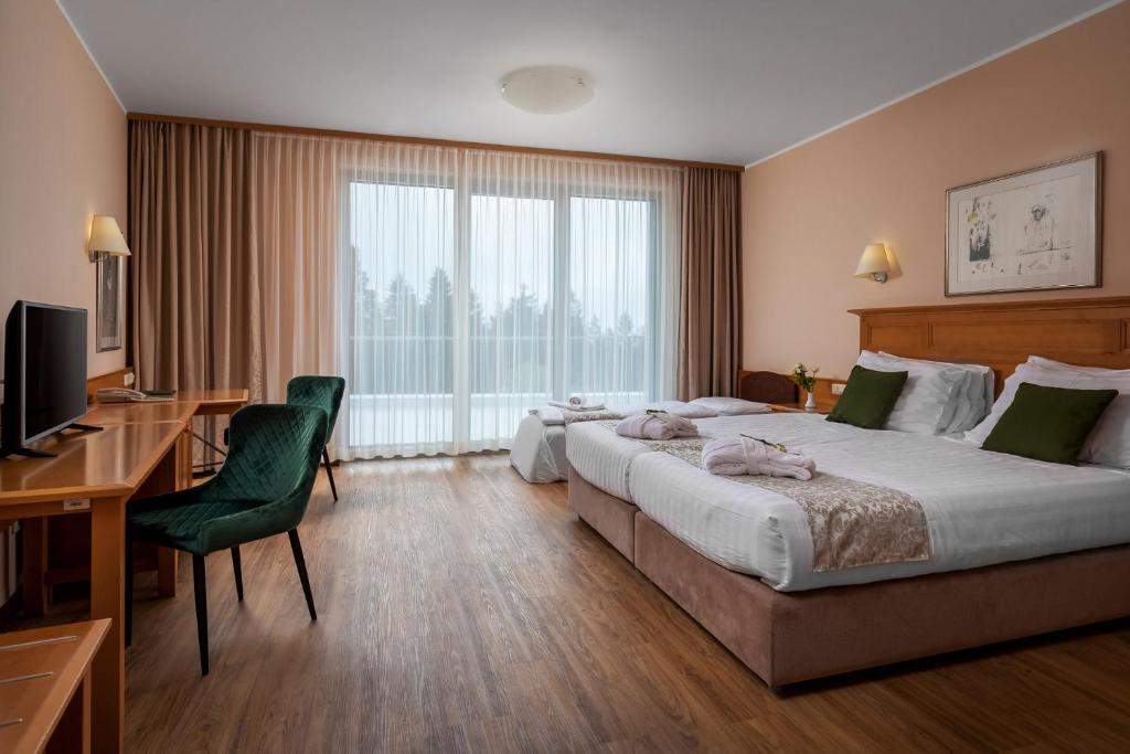 Postel nebo postele na pokoji v ubytování Grand Hotel BELLEVUE