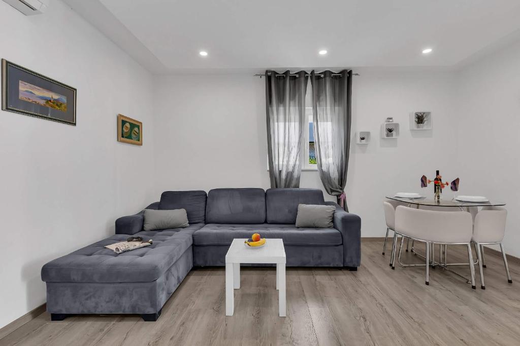 Posedenie v ubytovaní Sunny Garden Apartments Ana