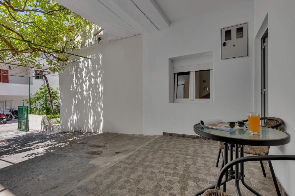 Patio alebo iná vonkajšia časť ubytovania Sunny Garden Apartments Ana
