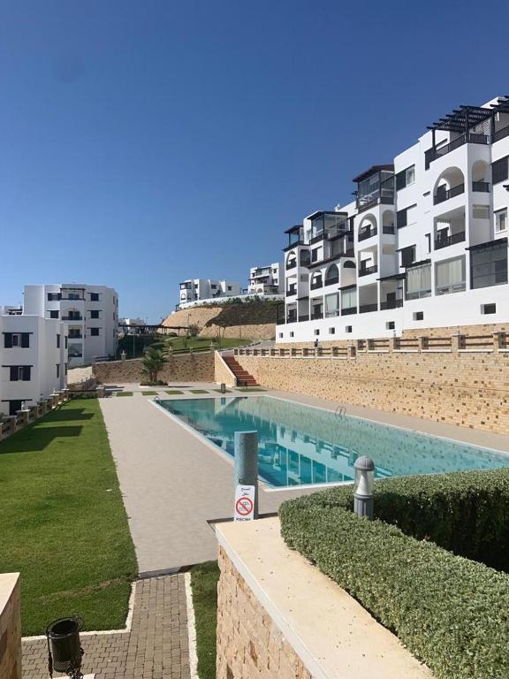 Bazén v ubytování Complexe Bella Vista Cabo Negro Martil Mdiq avec Piscines Plage WIFI nebo v jeho okolí